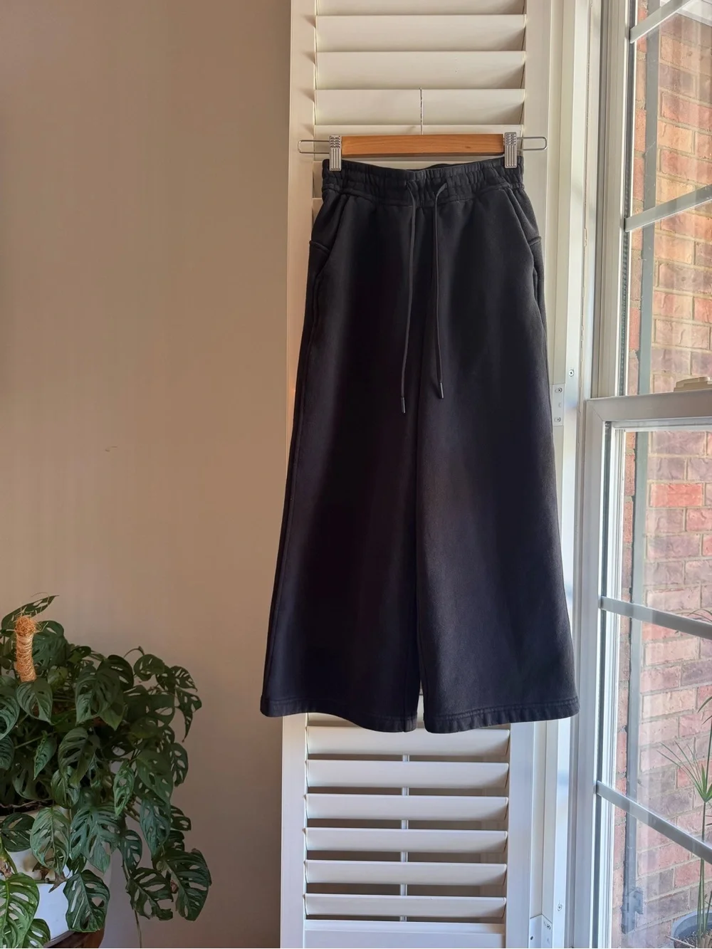 Lululemon Wide Leg Cropped Sweatpants